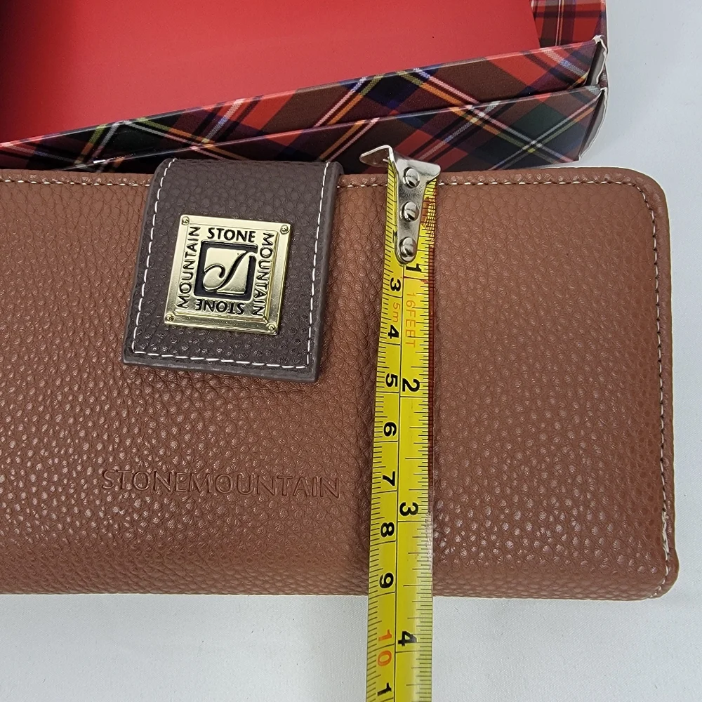 Stone Mountain‎ Accessories Brown Leather Wallet. P173